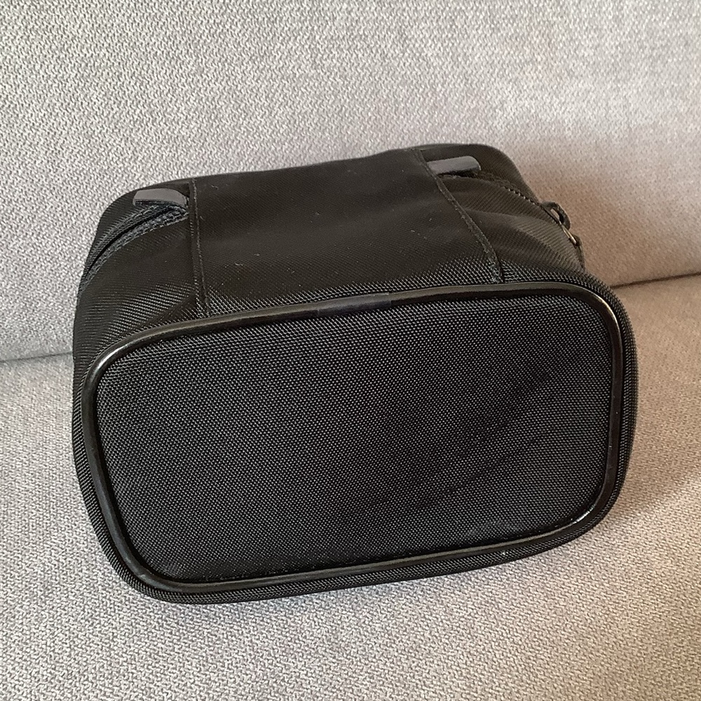 Super cute GUCCI vanity/cosmetic bag 💄🕶️🪒 - Picture 11 of 12